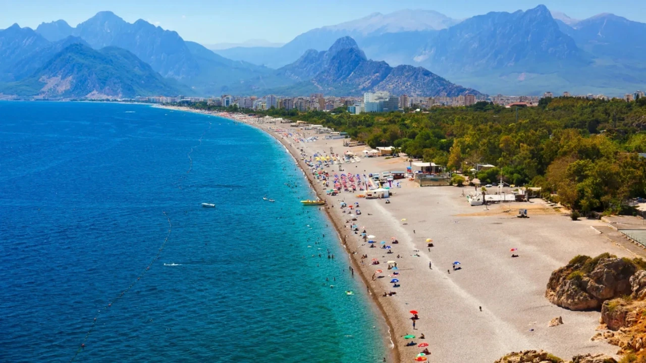 Dumansız hava sahası genişliyor: Antalya sahillerinde sigara içmek artık yasak!