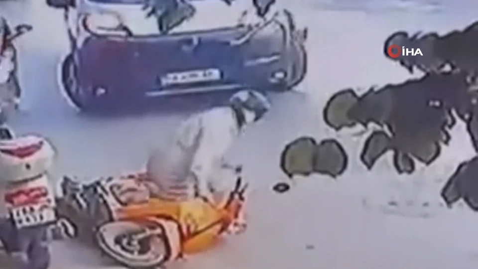 Eskişehir’de U dönüşü yapan minibüs motosiklete çarptı