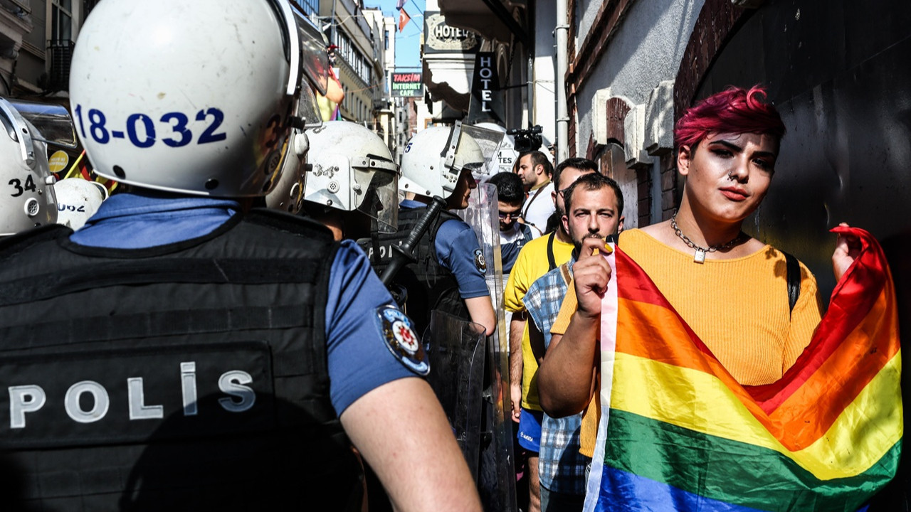 Beyoğlu ve Kadıköy'de 'Onur Yürüyüşü' yasakları: Taksim metro istasyonu kapatılıyor