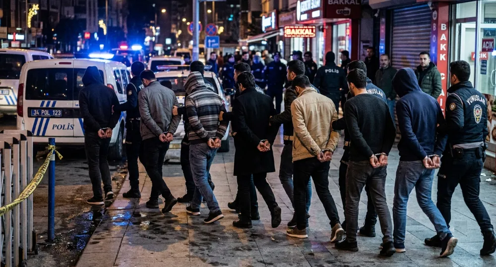 Mafya operasyonu: Zabıt katibi, denetimli serbestlik memurui avukat, polis, gümrük muhafaza memuru gözaltına alındı