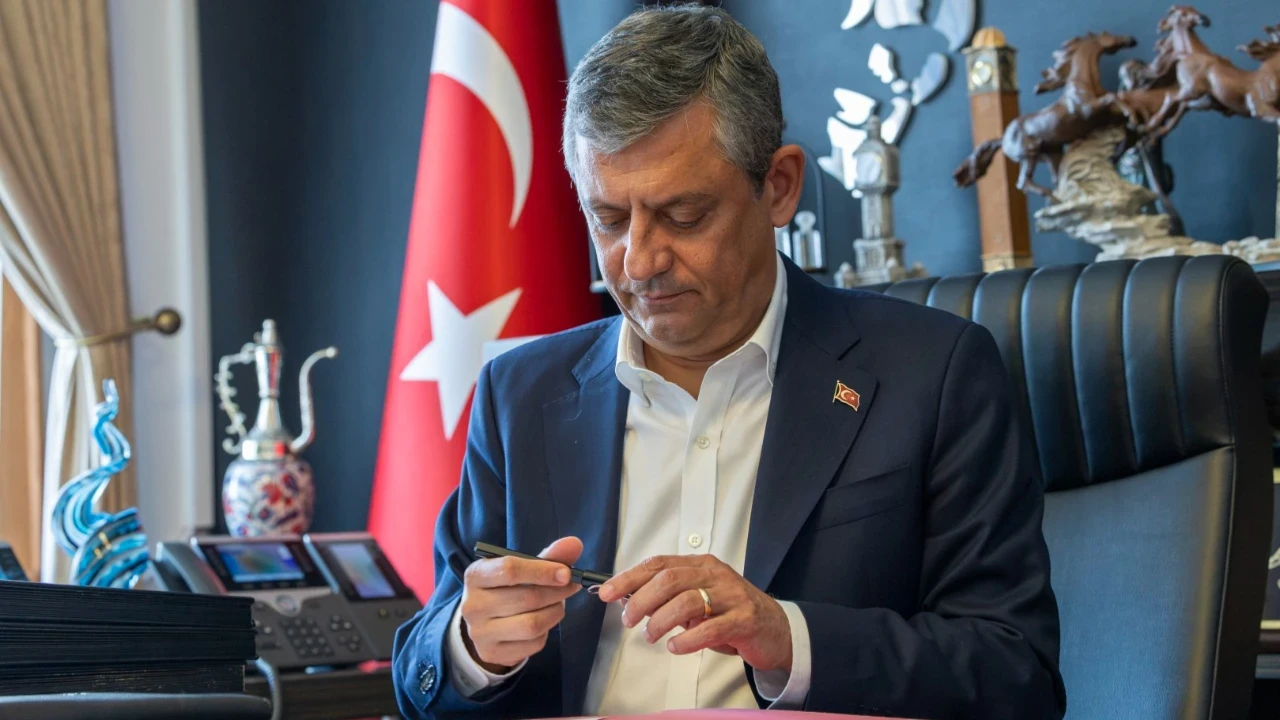 Özgür Özel'den ilk mesaj