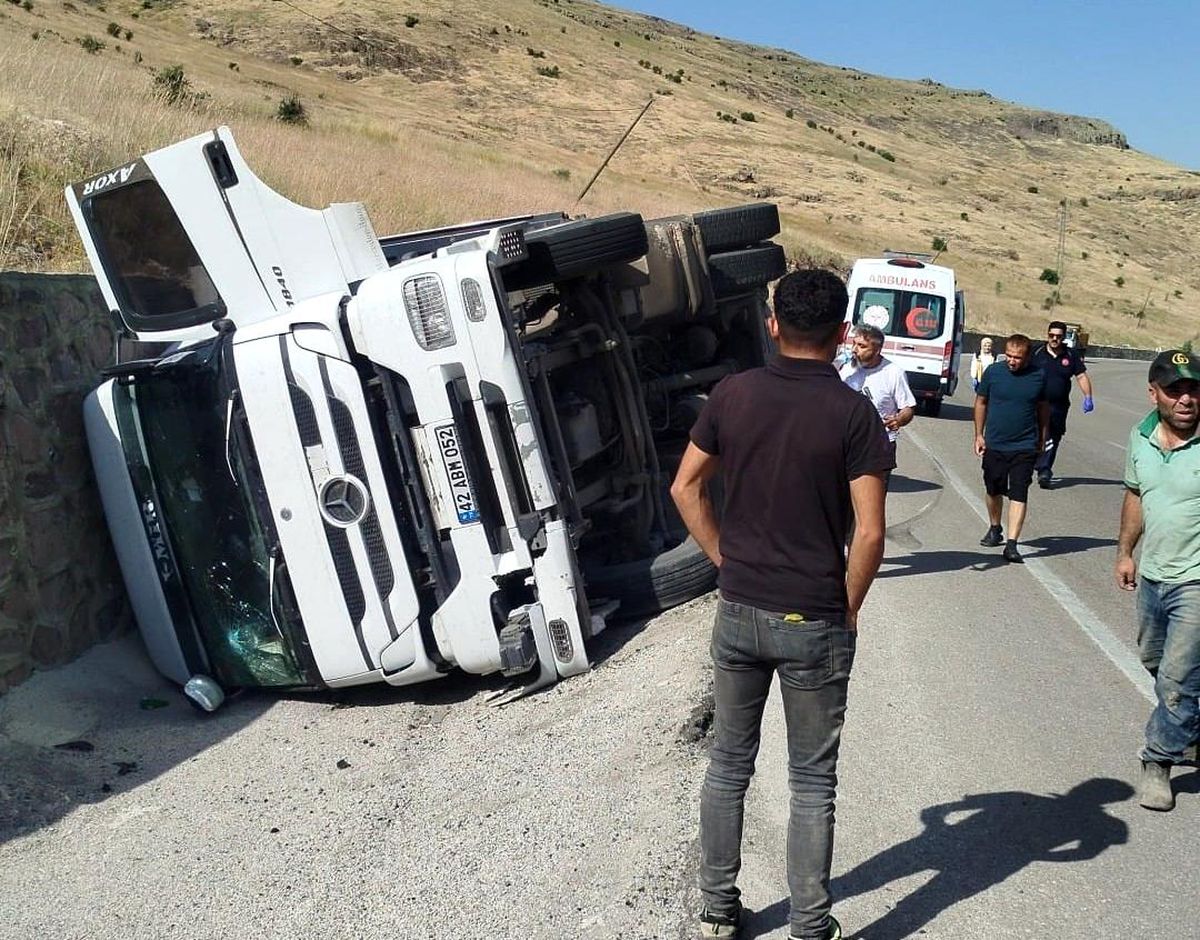 Malatya'da kontrolden çıkan tır devrildi