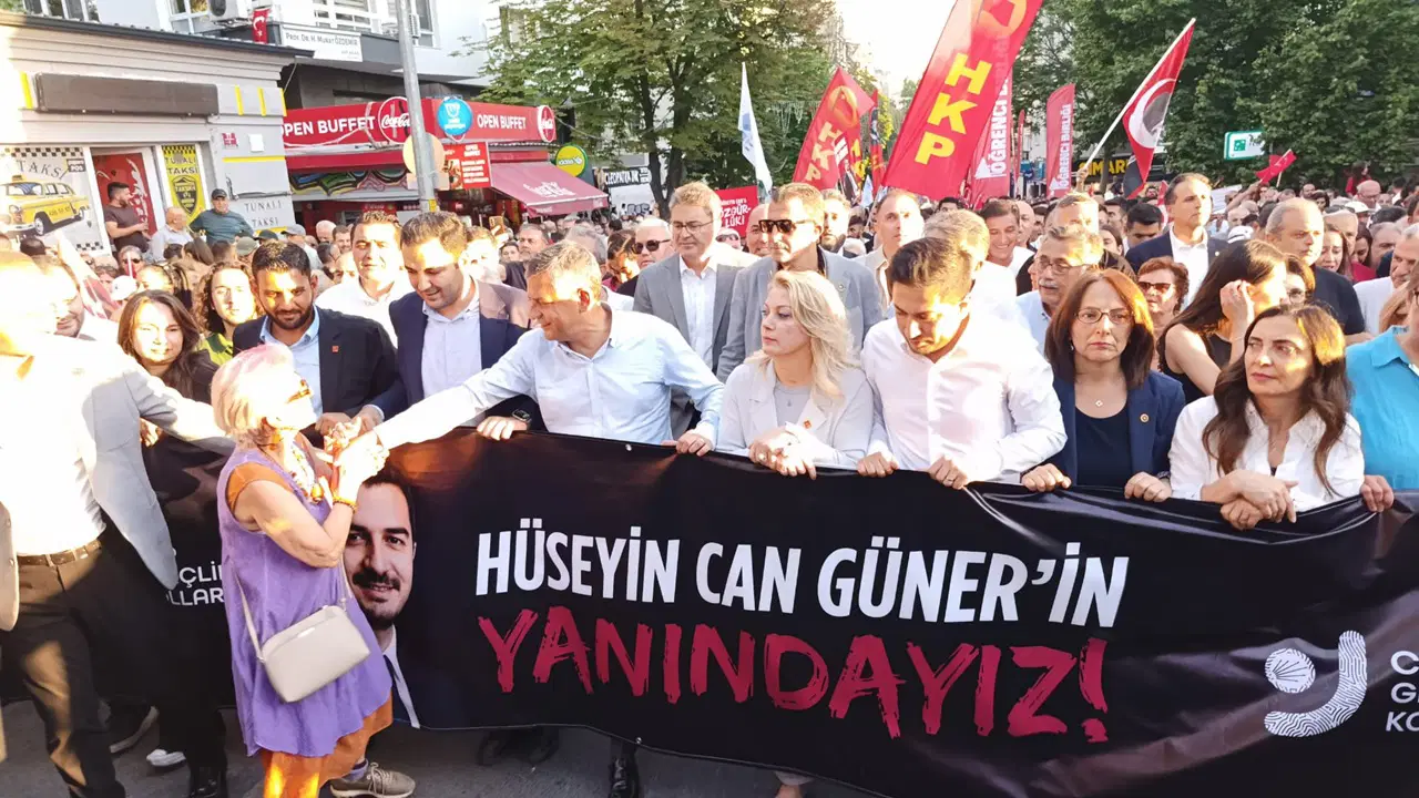 Gözaltına alınan Çankaya Belediye Başkanı Güner'e destek yürüyüşü... Özgür Özel: 'Partimizin evladına sahip çıkmaya geldik'