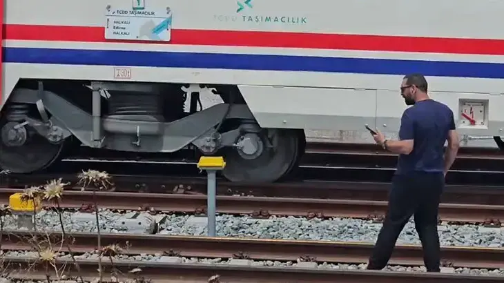 Çerkezköy'de yolcu treni raydan çıktı!