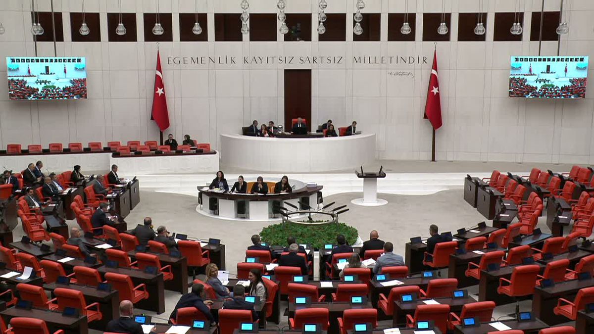 CHP'li Akay'dan Bakan Şimşek'e Tepki: 'Faiz Dışı Fazla Emeklinin Maaşından, İşçinin Alın Terinden'