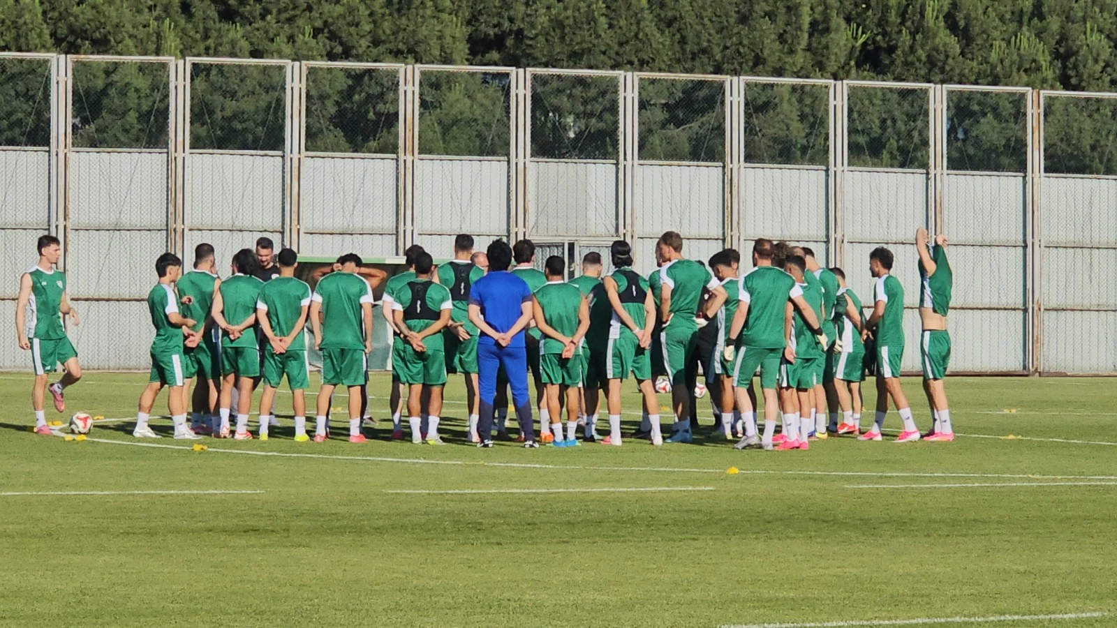 Bursaspor sahaya indi, teknik direktör Mustafa Er yol haritasını belirledi