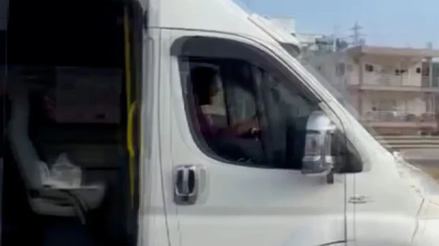 Mersin'de yolcu minibüsünde dehşet anlar kamerada: Yolcu aracı kaçırıp kazaya karıştı