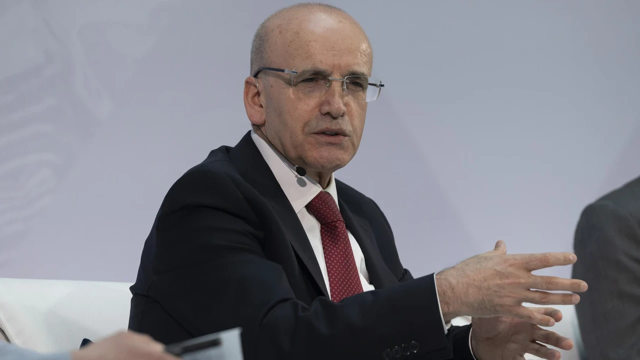 Bakan Şimşek'ten enflasyon mesajı: "Attığımız adımlarla etkileri sınırladık"