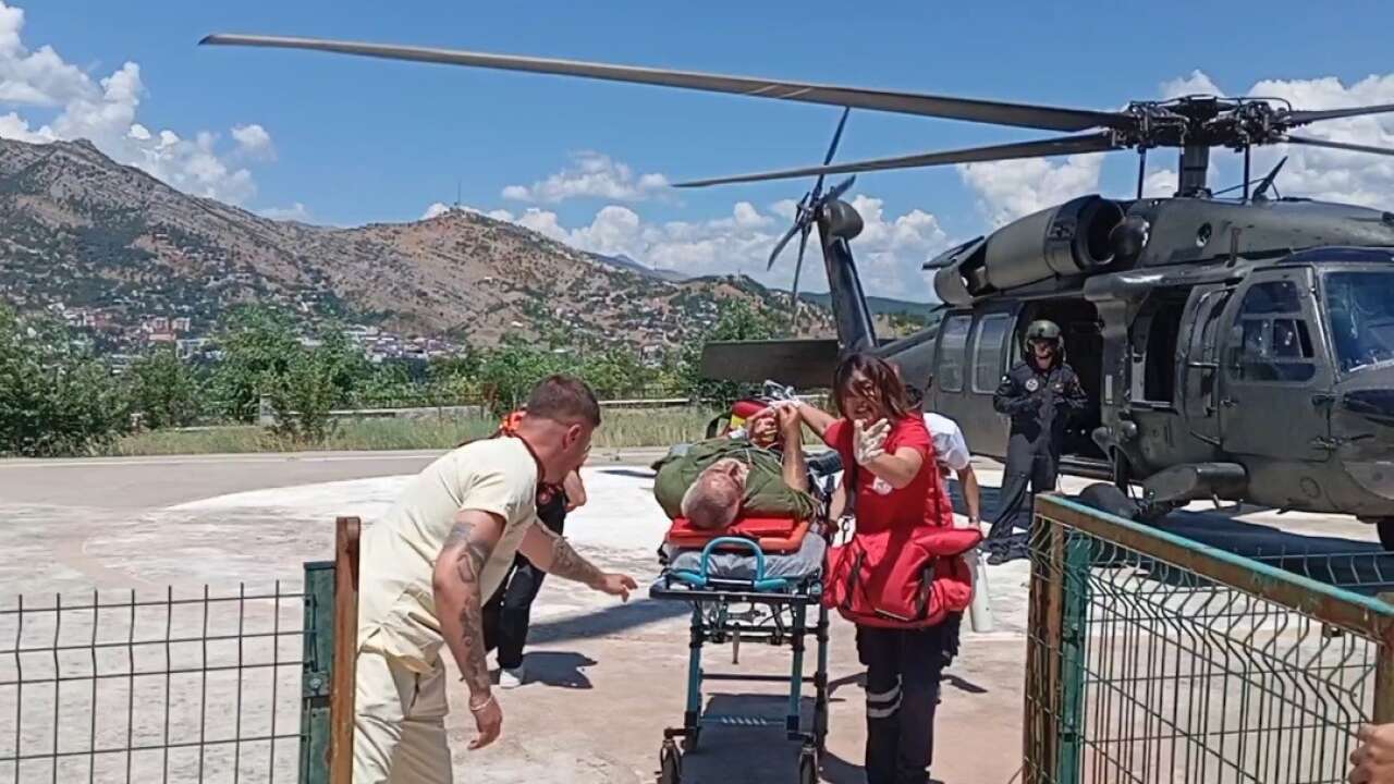 Engerek yılanı ısırdı, jandarma helikopteri zamanla yarıştı