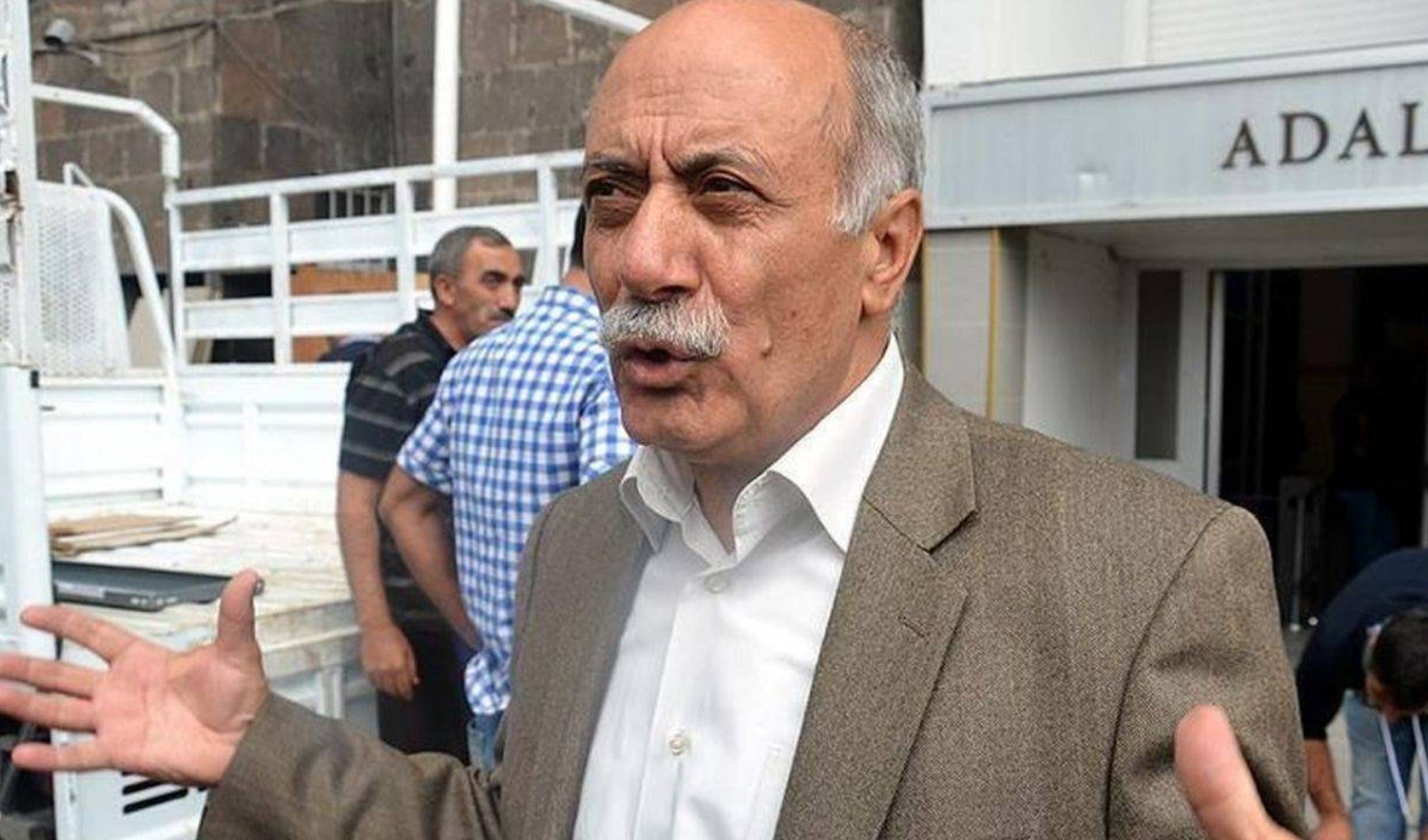 Eski milletvekili Mahmet Alınak cumhurbaşkanına hakaret suçlamasıyla cezaevine konuldu