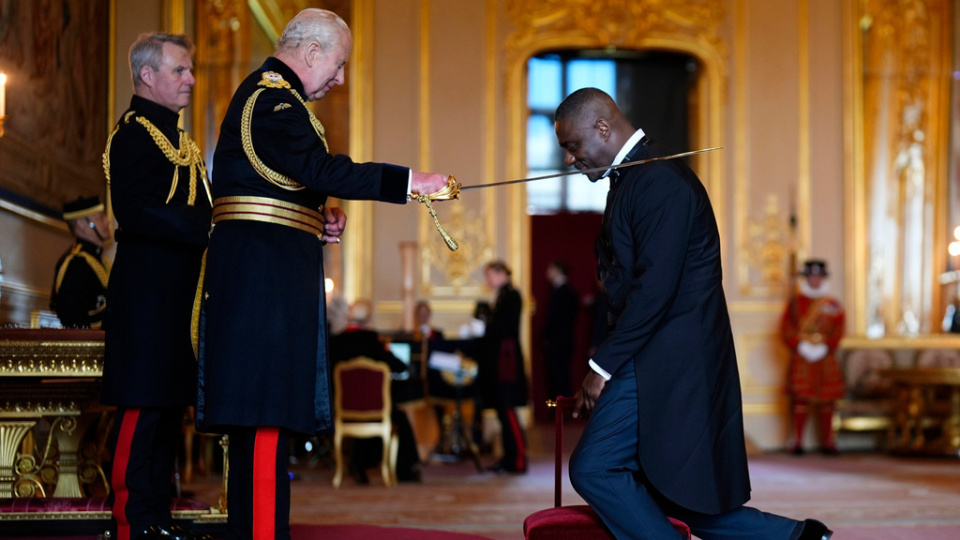 Kral Charles, Idris Elba'yı şövalye ilan etti