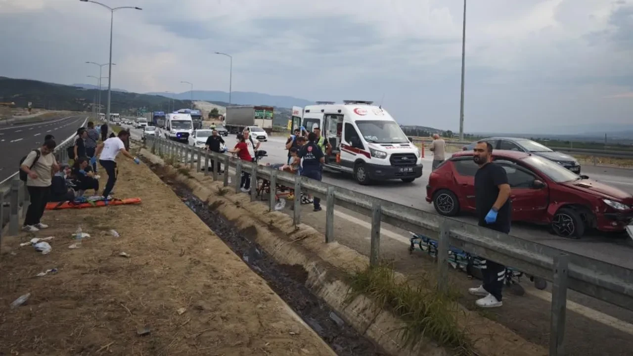 Aydın-Denizli otoyolunda feci kaza! Çok sayıda yaralı var