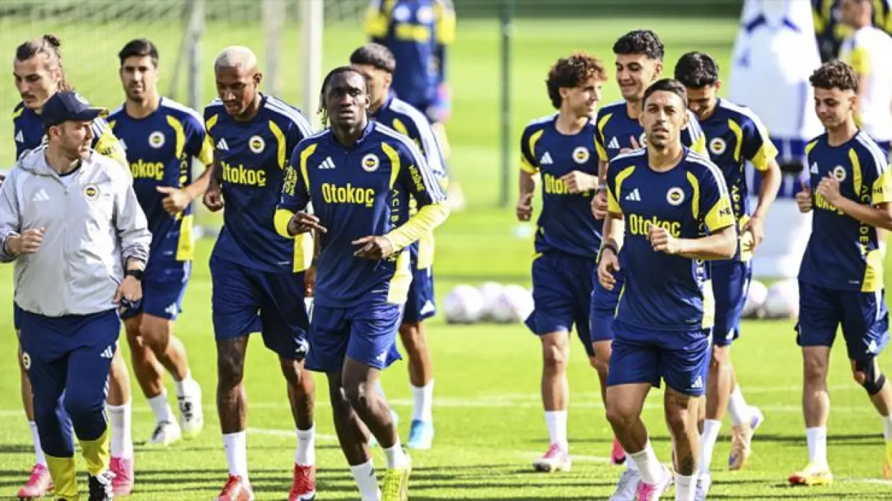 Fenerbahçe'de eşi benzeri görülmemiş temizlik! 9 ismin bileti kesildi