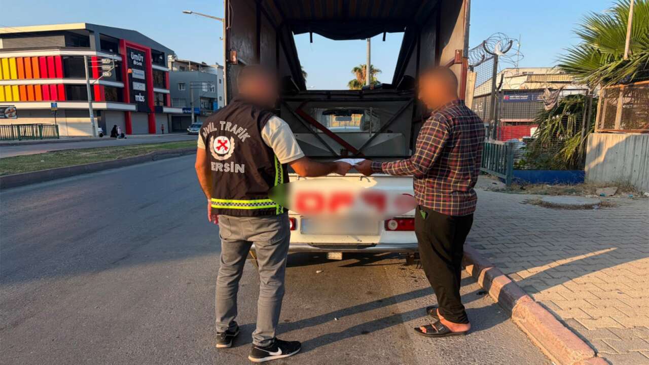 Sosyal medyadaki görüntüler ihbar oldu! Kamyonet sürücüsüne ceza yağdı
