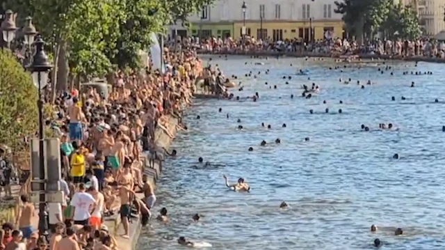 Fransa’da sıcaklık krizi: Paris’in göbeğindeki ünlü kanal Ganj Nehri’ne döndü