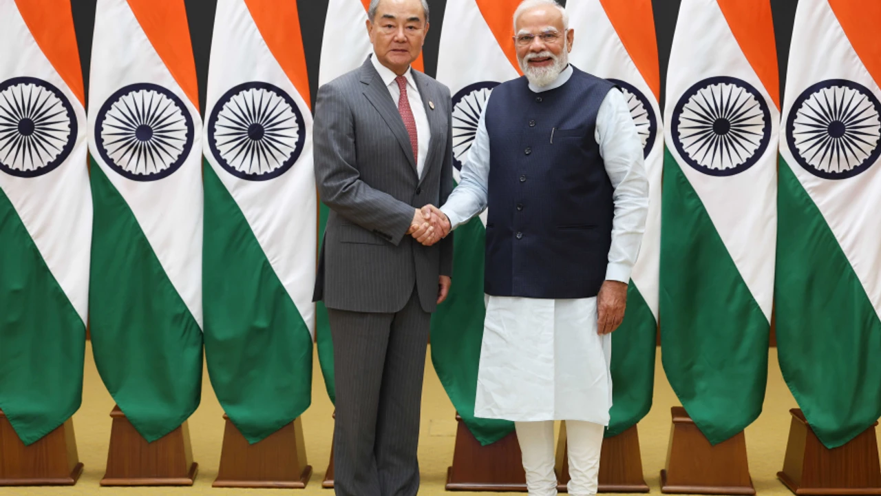 Hindistan Başbakanı Modi, Wang Yi’yi kabul etti