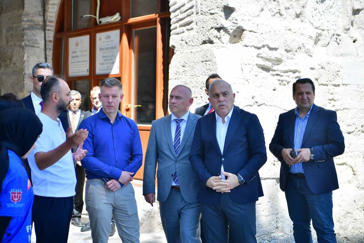 Macaristan Başbakanı Peter Magyar, Yedikule Hisarı'nı ziyaret etti