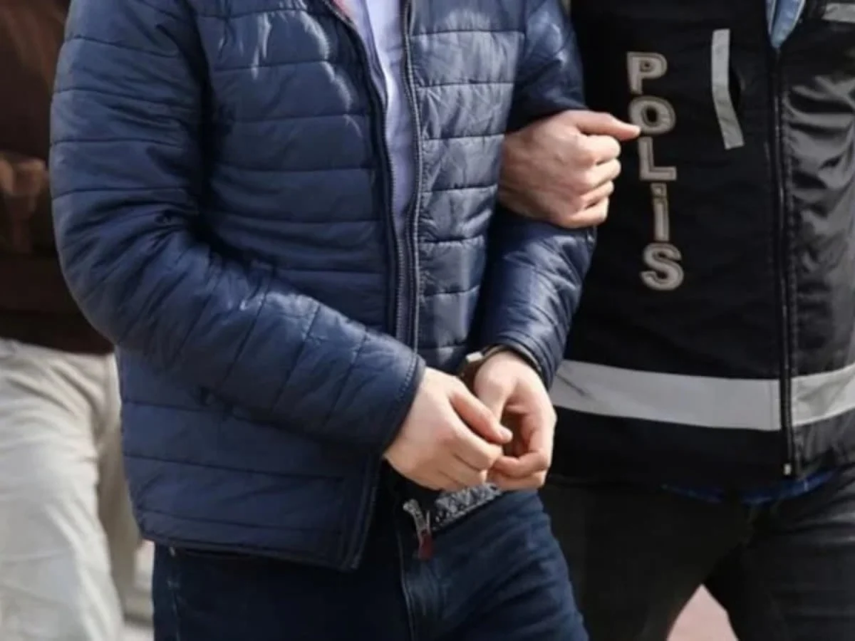 İzmir'de FETÖ operasyonunda 78 gözaltı
