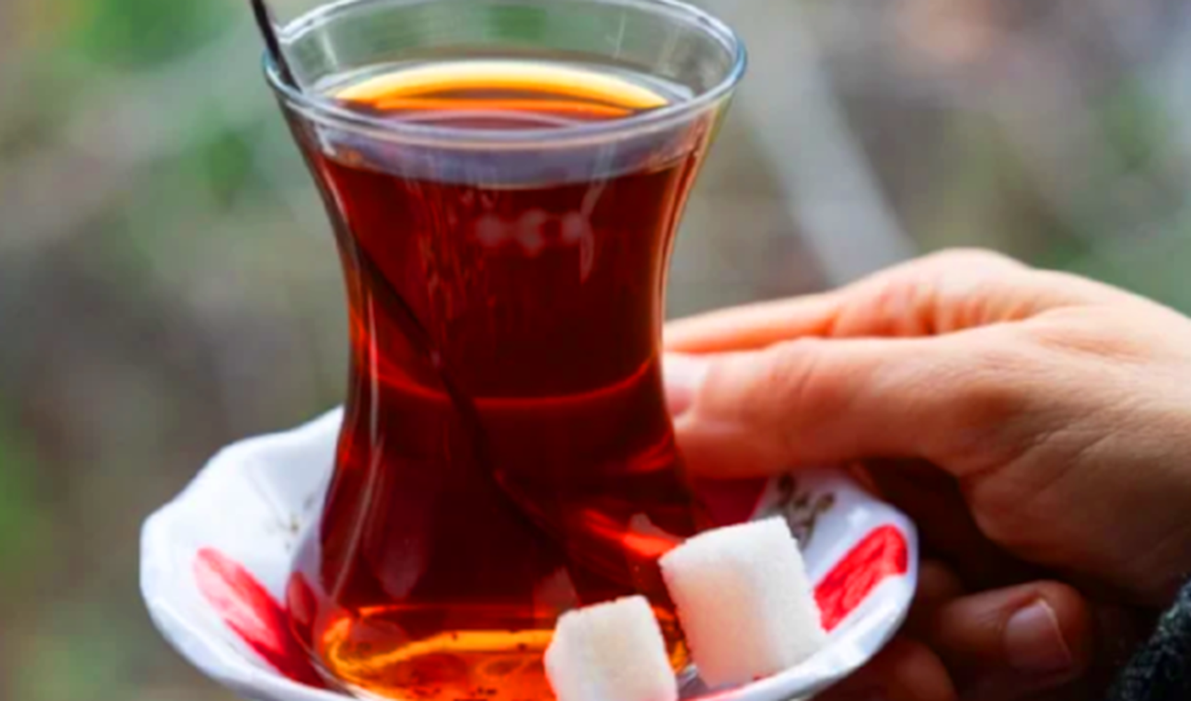 Çayda boya çıktı