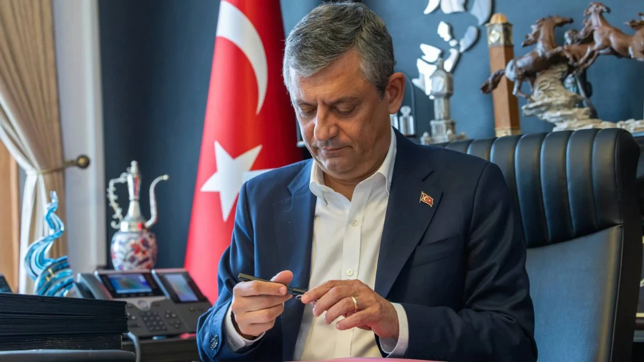 Özgür Özel'den Yeni Parti'ye ilişkin ilk açıklamalar