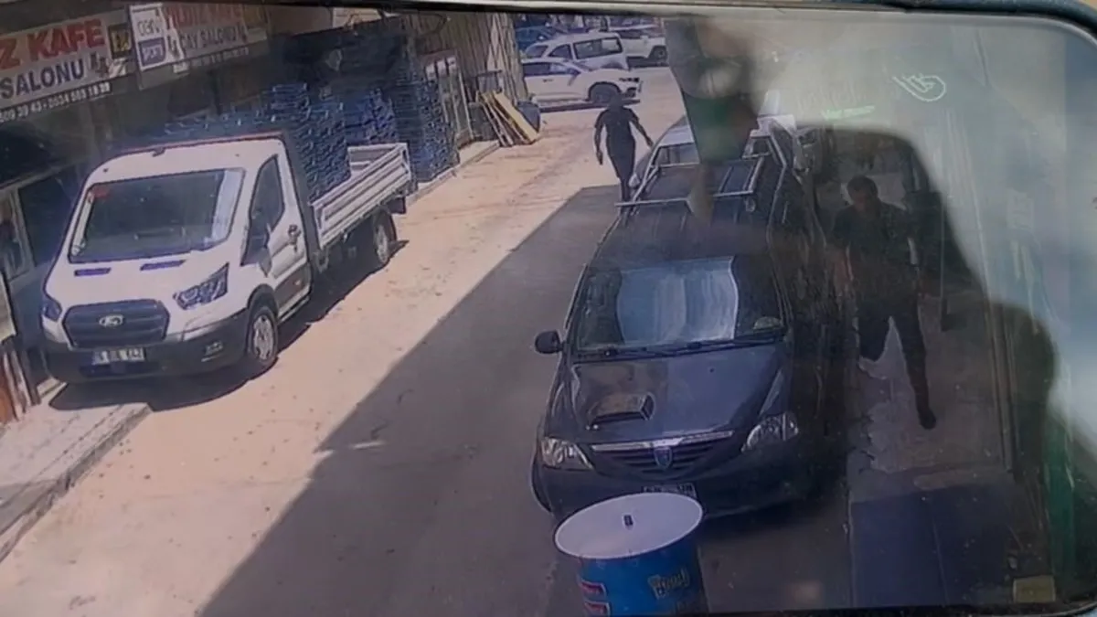 Bursa'da 'yan bakma' kavgası ertesi gün silahlı saldırıya dönüştü: 2 yaralı