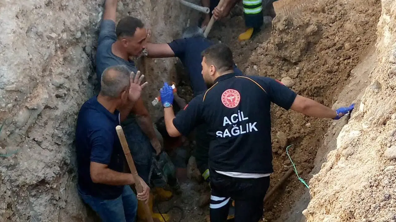 Yer: Adıyaman... Göçük altında kalan işçiyi itfaiye ekipleri çıkardı