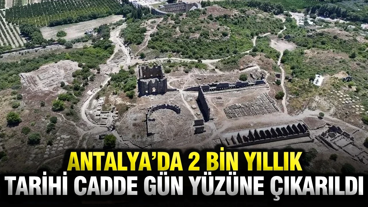 Antalya'da 2 bin yıllık tarihi cadde gün yüzüne çıkarıldı