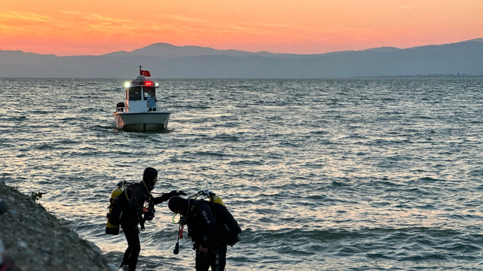İznik Gölü'nde akıntıya kapılan emekli polis hayatını kaybetti, oğlu kurtarıldı