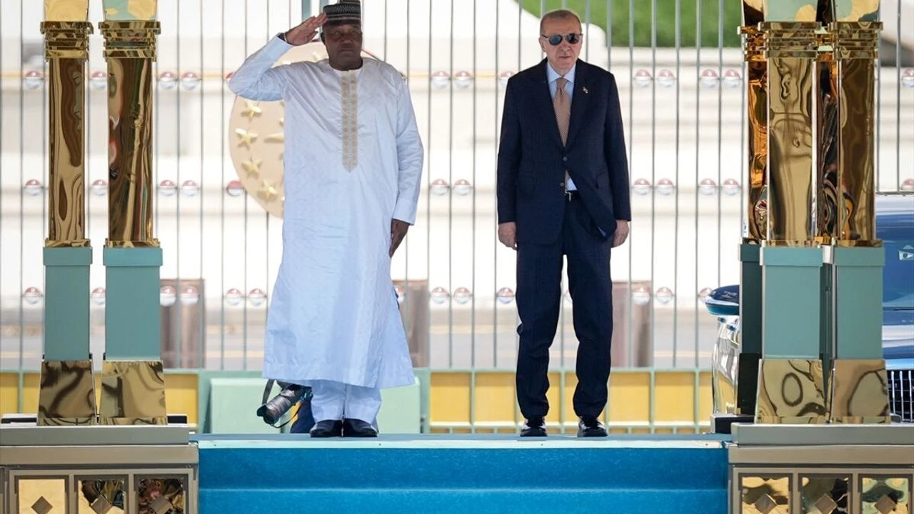 Cumhurbaşkanı Recep Tayyip Erdoğan, Nijer Cumhurbaşkanı Tchiani'yi karşıladı