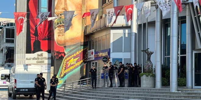 İzmit Belediyesi'ne operasyon: Belediye Başkanı Hürriyet ve eşi gözaltında