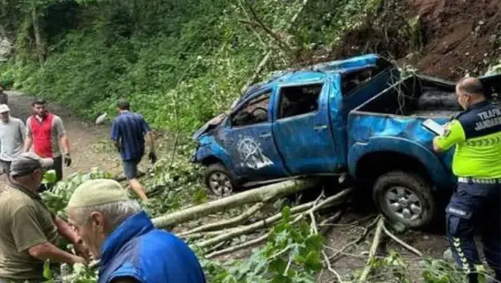 Rize'de kahreden kaza! Bahçeye giderken uçuruma yuvarlanan çift öldü