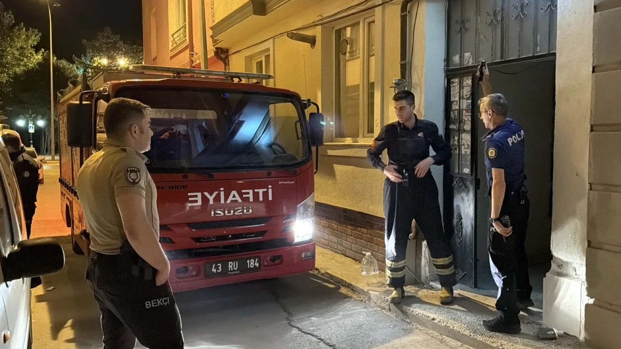 Devriye gezen polisin dikkati facianın önüne geçti: Yangından kadını kurtardılar