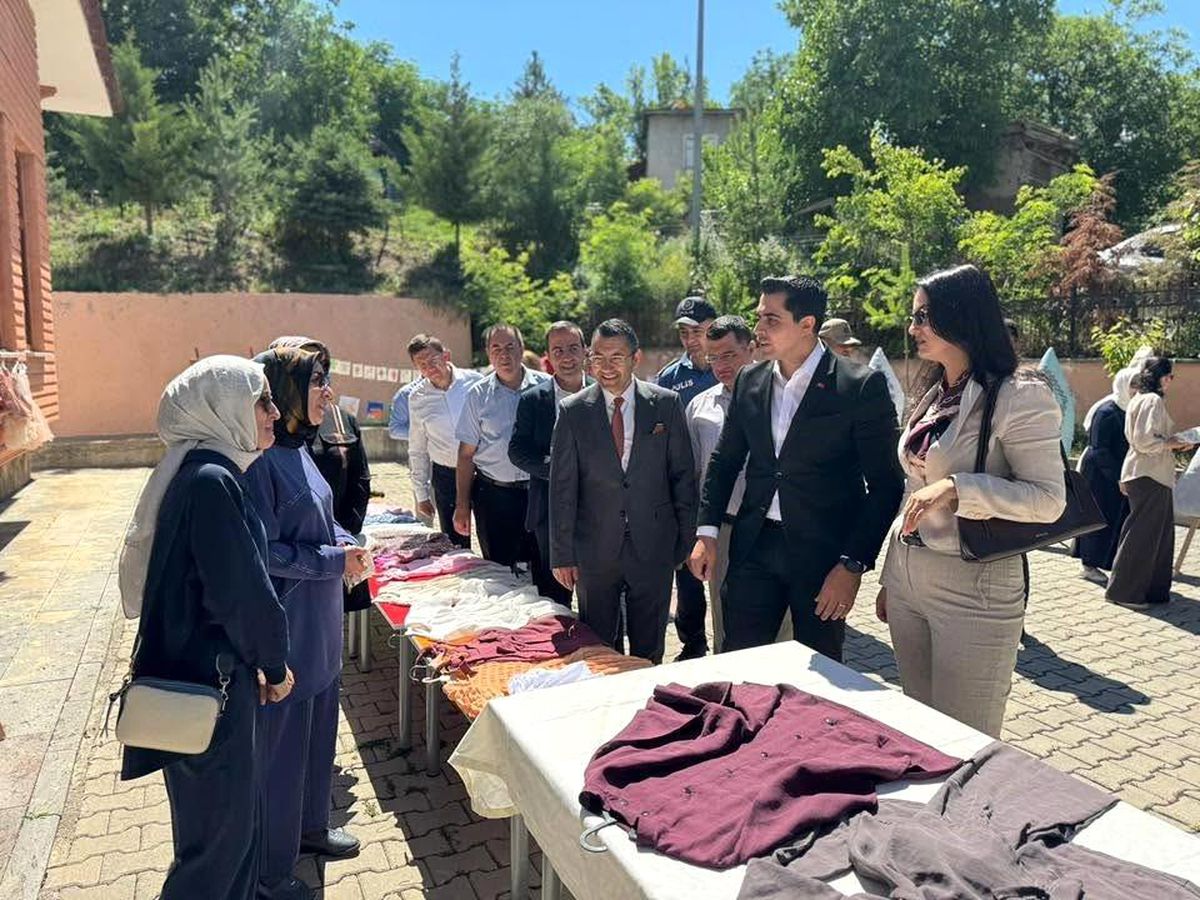 Kemah'da Hayat Boyu Öğrenme Şenliği Sergisi açıldı