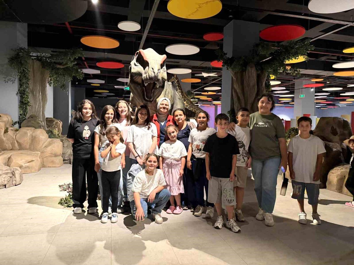 Öğrenciler Sıfır Atık Oyuncak Müzesi'ni gezdi