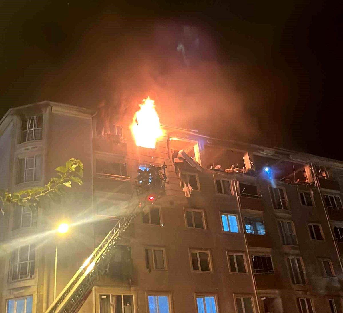 Kaymakam Erten: "Patlama büyük ihtimalle doğal gaz kaynaklı"