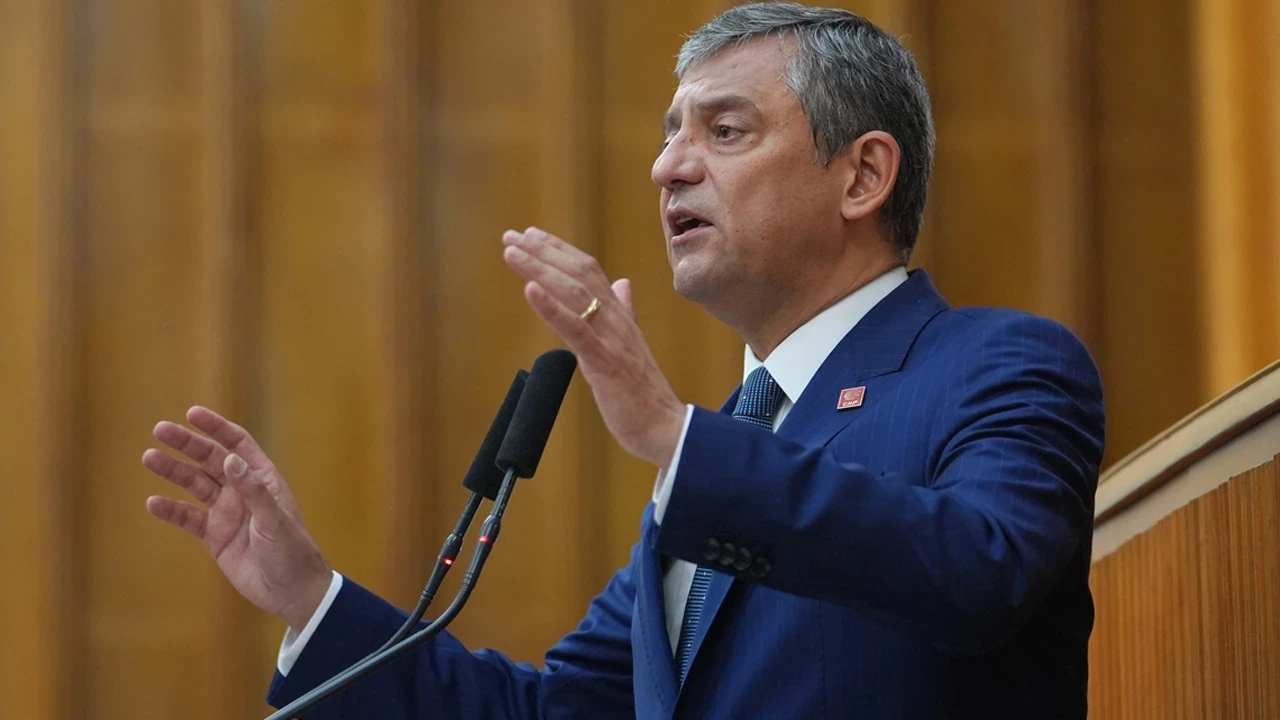 CHP'de tarihi grup toplantısı! Özgür Özel'den son dakika açıklamalar