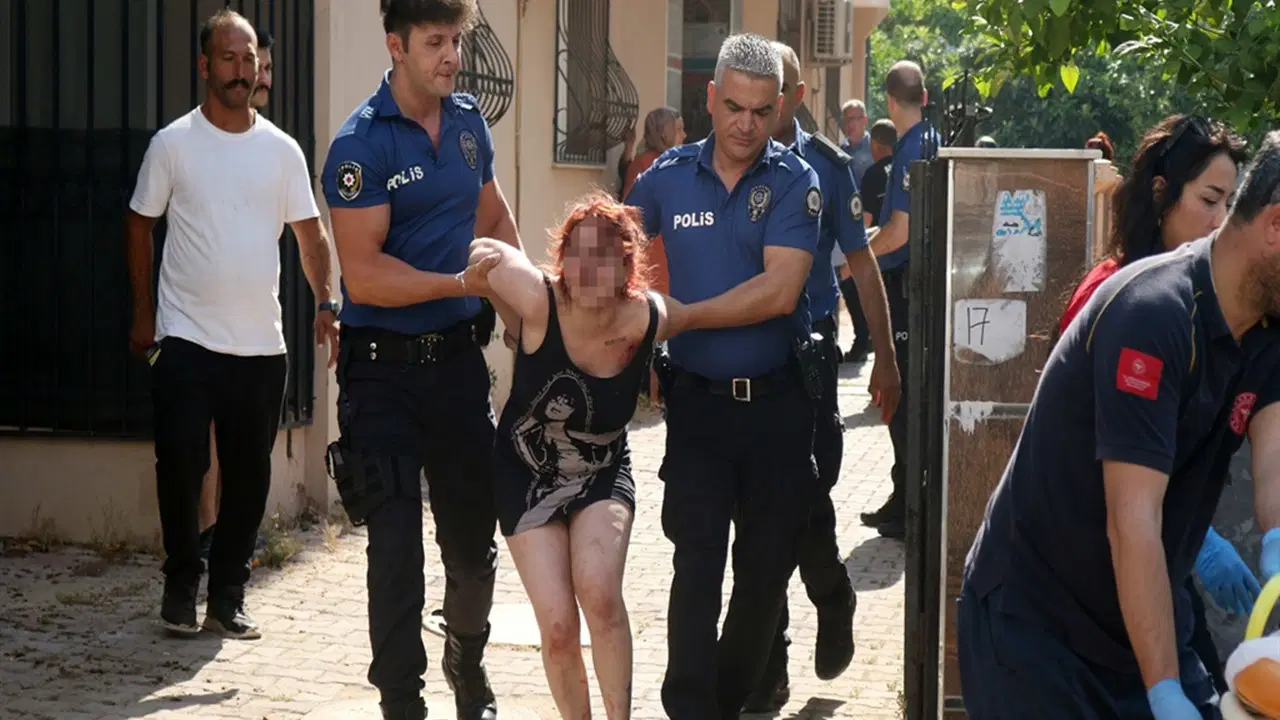 Antalya'da olaylı sabah: Ateşe verdiği eve kendisini kilitledi, kapı kırılarak çıkarıldı