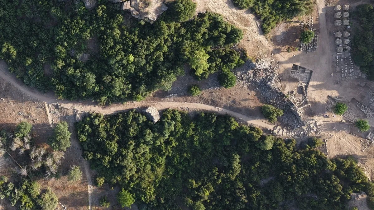 Aspendos’un 2 bin yıllık Tiyatro Caddesi gün yüzüne çıkarıldı