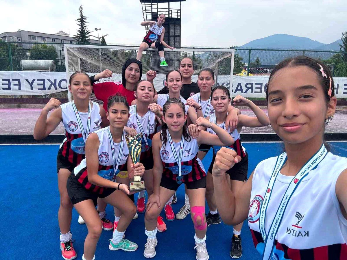 Ege Yıldızları U16 Türkiye Hokey 1'inci Ligi'nde Türkiye ikincisi oldu