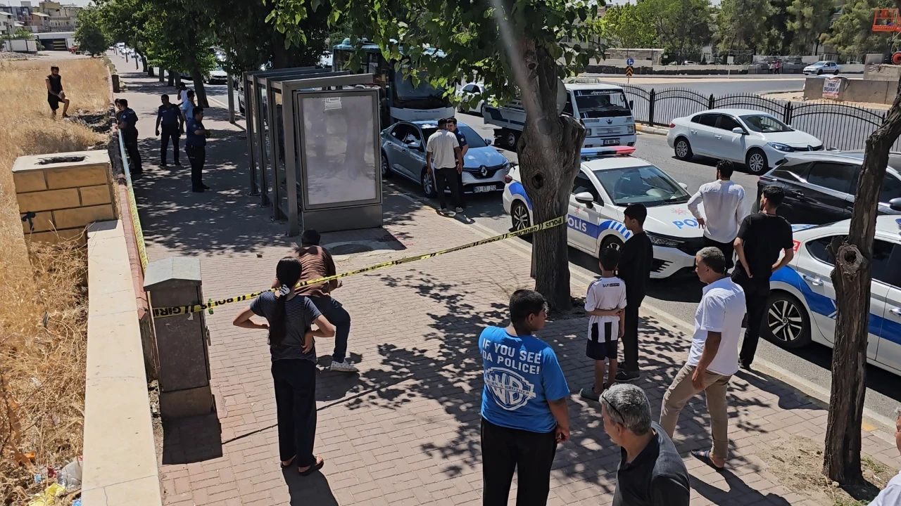 Otobüs durağında dehşet: Boşanma aşamasındaki eşini vurdu