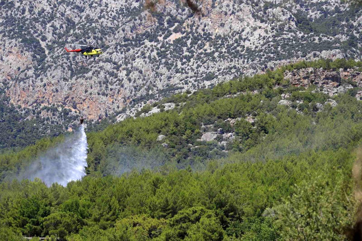 Antalya'da ormanlık alanda çıkan yangın büyümeden kontrol altına alındı
