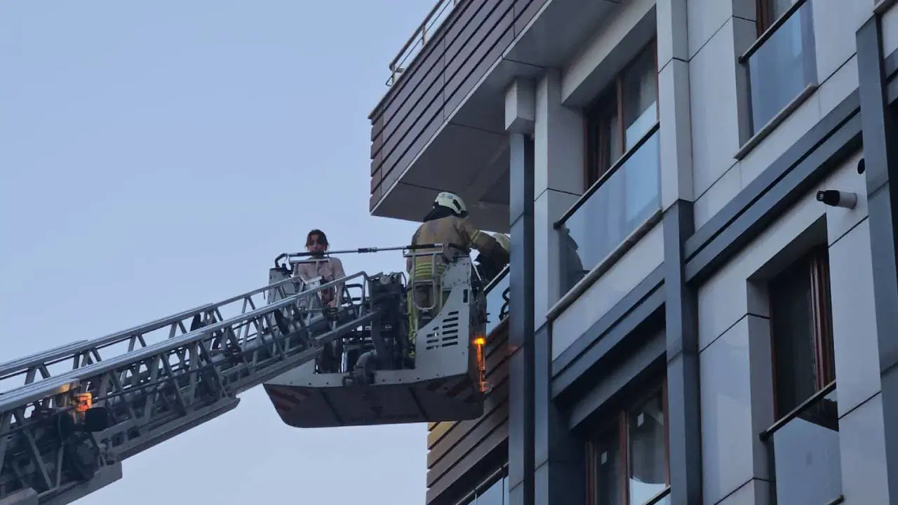 İstanbul'da 5 katlı binada yangın: 7 kişi mahsur kaldı, 4 kişi hastaneye kaldırıldı