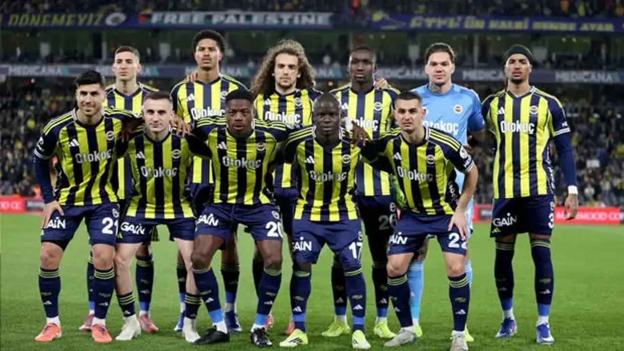 Fenerbahçe'de ilk ayrılık an meselesi! Yıldız futbolcu Premier Lig ekibiyle anlaştı