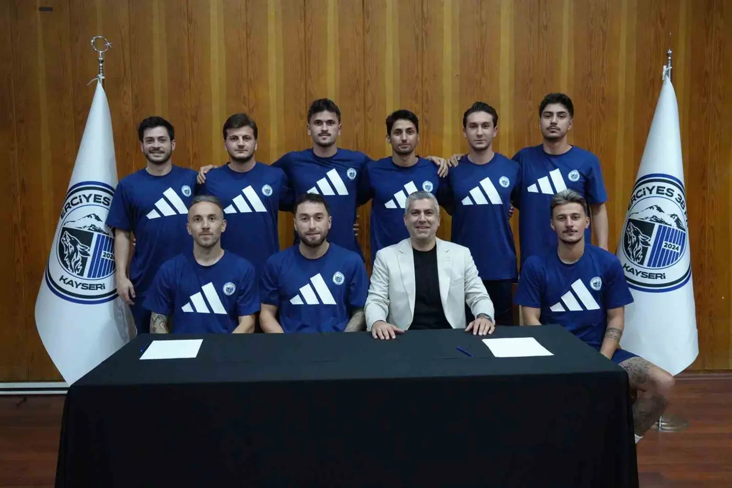 Erciyes 38 FK'dan 11 yeni transferi için imza töreni