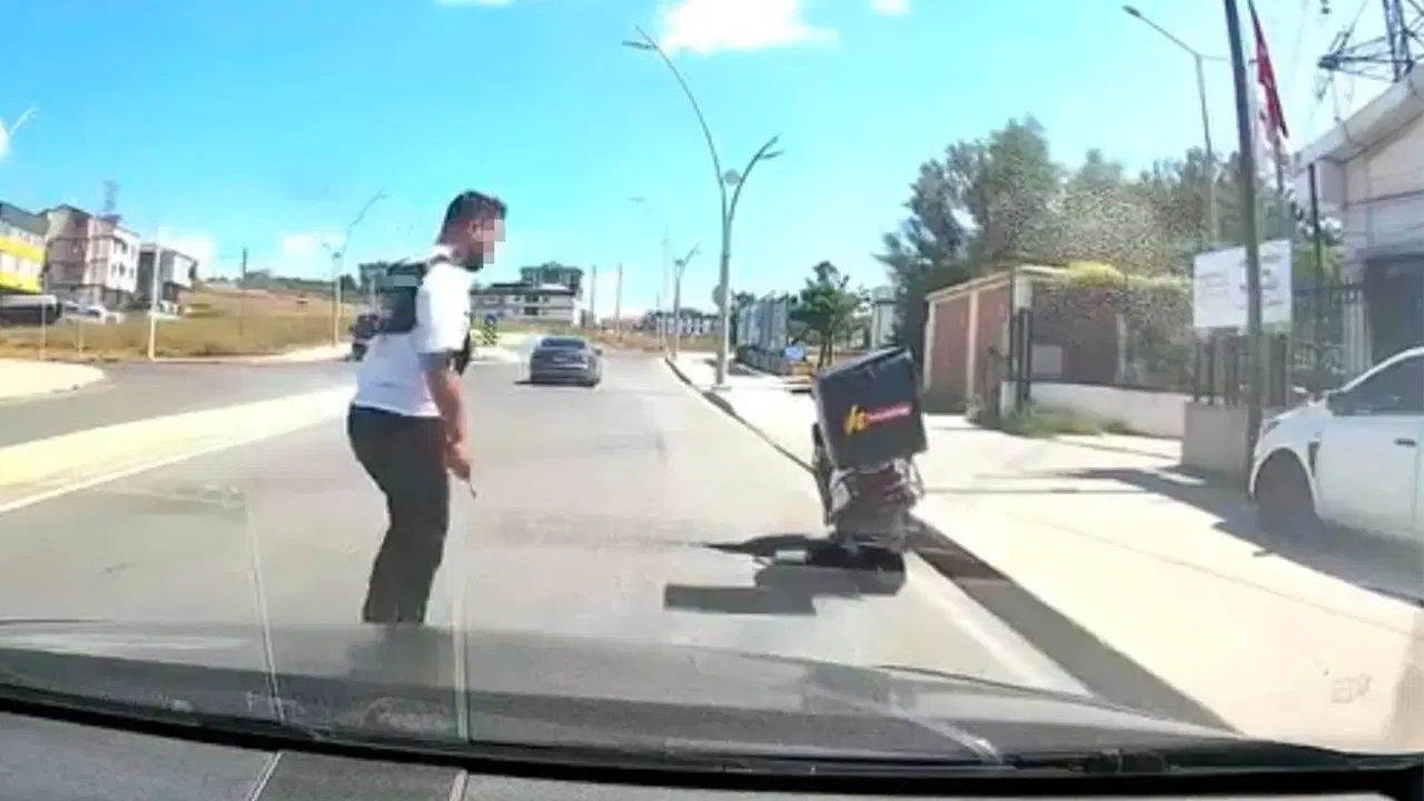 Arnavutköy'de trafikte telefon uyarısı yapan sürücüye tornavidalı saldırı!