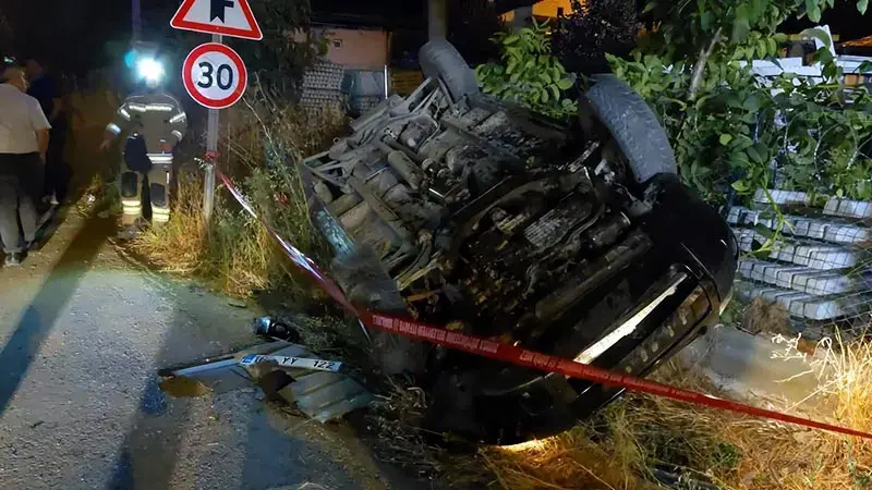 Bursa'da kontrolden çıkan otomobil takla attı: 2 yaralı