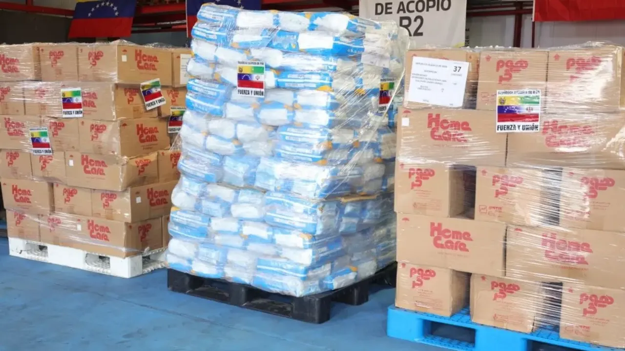 İran'dan Venezuela'ya 160 tonluk insani yardım