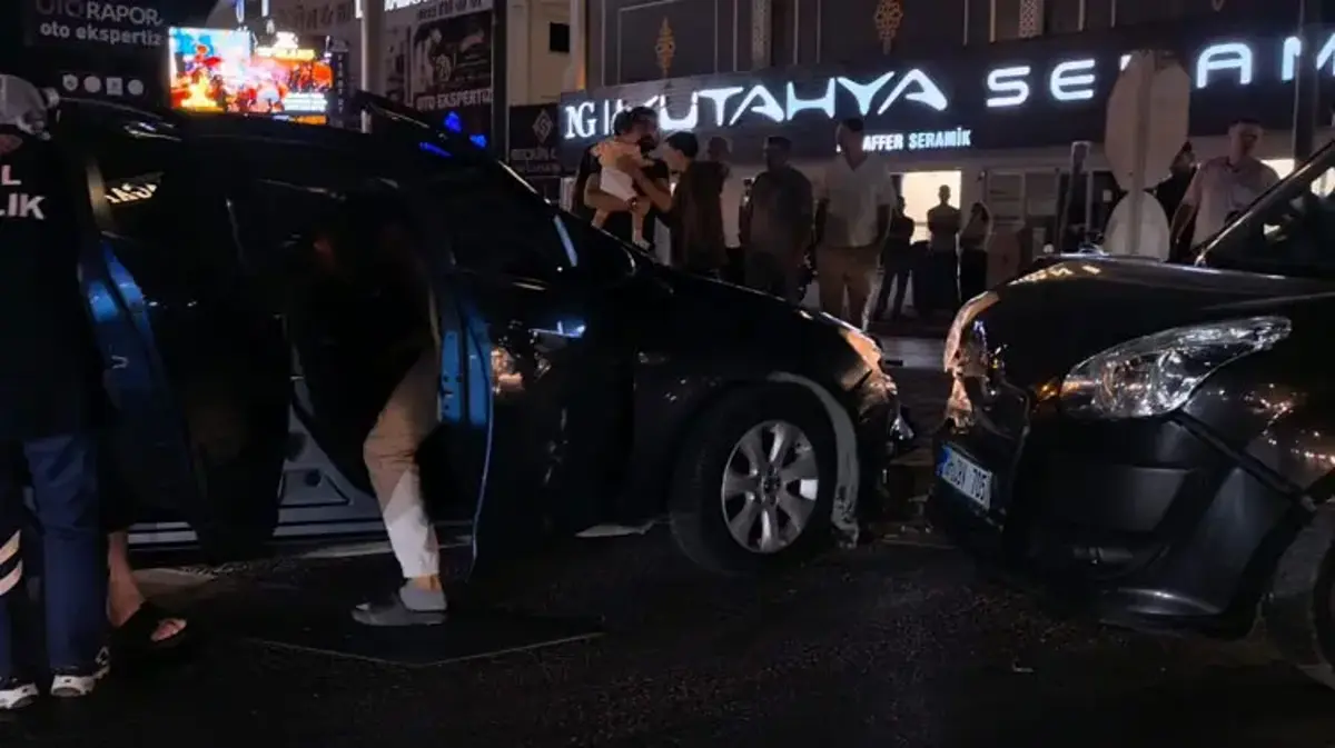 İnegöl'de meydana gelen zincirleme kazada 5 kişi yaralandı