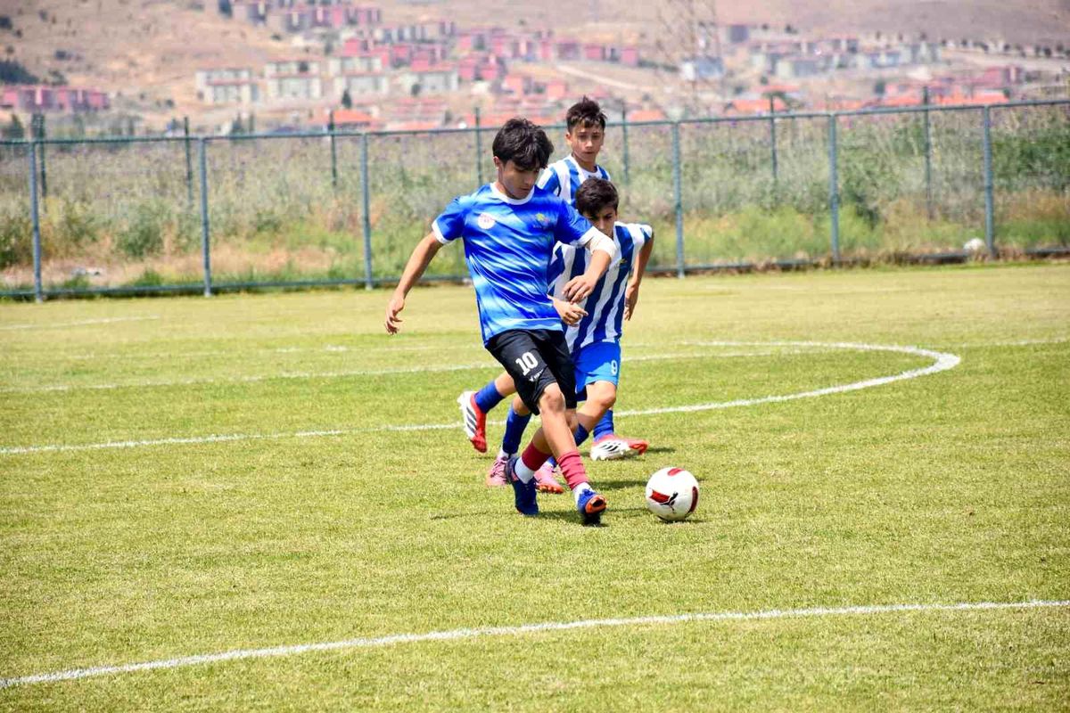 ANALİG Yıldızlar Futbol Müsabakaları Afyonkarahisar'da başladı