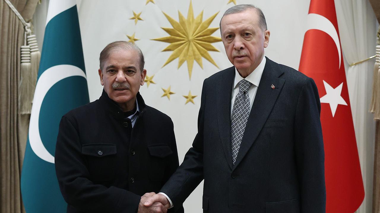 Pakistan Başbakanı Şerif yarın Türkiye'ye geliyor